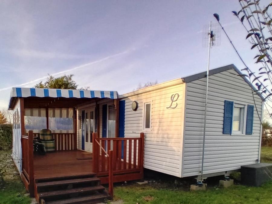 Camping Pas Cher vous présente avec son site Officiel campingpascher.fr, le Camping Ushuaïa Villages - Les Pommiers Pays D'Auge classé 3 étoiles, situé sur la commune de Saint Sylvestre De Cormeilles dans le département Eure (Haute Normandie) en France. Le camping Ushuaïa Villages - Les Pommiers Pays D'Auge, vous présente un hébergement de type mobil-home de 38 m². Le camping Ushuaïa Villages - Les Pommiers Pays D'Auge vous propose du sam. 19 septembre au sam. 26 septembre 2026 pour 7 nuits à 279€. Cette location propose 58 dates différentes pour réserver votre séjour. Découvrez également les 14 autres gammes d'hébergements du camping. Les Avis clients pour le Camping Ushuaïa Villages - Les Pommiers Pays D'Auge sont excellents avec une note moyenne de 9 sur 10. Piscine chauffée, Piscine couverte, Animation enfants, Aire de jeux enfants, Baby-foot, Parcours sportif, Pétanque, Randonnée, Structure gonflable enfants, Trampoline, Dépôt de pain, Snack/Bar,... En savoir plus : cliquez-ICI.