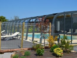 Camping Pas Cher vous présente avec son site Officiel campingpascher.fr, le Camping Ushuaïa Villages - Les Pommiers Pays D'Auge classé 3 étoiles, situé sur la commune de Saint Sylvestre De Cormeilles dans le département Eure (Haute Normandie) en France. Le camping Ushuaïa Villages - Les Pommiers Pays D'Auge vous propose un hébergement de type chalet de 30 m² pour 5 personnes (télévision). L'établissement vous propose 14 autres types d'hébergements. Découvrez tous nos séjours à petits prix dans la commune et aux alentours de Saint Sylvestre De Cormeilles du département : Eure (Haute Normandie). Les Avis clients pour le Camping Ushuaïa Villages - Les Pommiers Pays D'Auge sont excellents avec une note moyenne de 8 sur 10. Piscine chauffée, Piscine couverte, Animation enfants, Aire de jeux enfants, Baby-foot, Parcours sportif, Pétanque, Randonnée, Structure gonflable enfants, Trampoline, Dépôt de pain, Snack/Bar,... En savoir plus : cliquez-ICI.