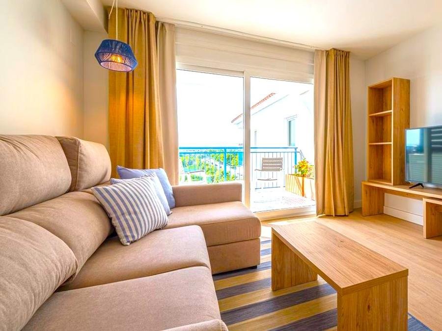 Camping Pas Cher vous présente avec son site Officiel campingpascher.fr, le Camping La Siesta Salou Resort & Camping, situé sur la commune de Salou dans le département Tarragone (Catalogne) en Espagne. Le camping La Siesta Salou Resort & Camping vous propose un hébergement de type appartement. L'établissement vous propose 3 autres types d'hébergements. Découvrez tous nos séjours à petits prix dans la commune et aux alentours de Salou du département : Tarragone (Catalogne). Les Avis clients pour le Camping La Siesta Salou Resort & Camping sont excellents avec une note moyenne de 9 sur 10. Parc aquatique, Piscine couverte, Piscine extérieure, Animation ados, Animation enfants, Animations familiales, Club enfants, Aire de jeux enfants, Court de tennis, Parcours sportif, Ping-pong, Terrain de beach-volley, Terrain multisports, Bar, Restaurant, Épicerie,... En savoir plus : cliquez-ICI.