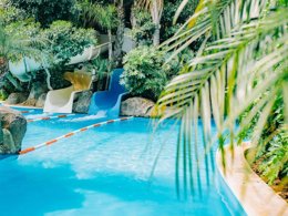 Camping Pas Cher vous présente avec son site Officiel campingpascher.fr, le Camping La Siesta Salou Resort & Camping, situé sur la commune de Salou dans le département Tarragone (Catalogne) en Espagne. Le camping La Siesta Salou Resort & Camping vous propose un hébergement de type bungalow. L'établissement vous propose 12 autres types d'hébergements. Découvrez tous nos séjours à petits prix dans la commune et aux alentours de Salou du département : Tarragone (Catalogne). Les Avis clients pour le Camping La Siesta Salou Resort & Camping sont excellents avec une note moyenne de 9 sur 10. Parc aquatique, Piscine couverte, Piscine extérieure, Animation ados, Animation enfants, Animations familiales, Club enfants, Aire de jeux enfants, Court de tennis, Parcours sportif, Ping-pong, Terrain de beach-volley, Terrain multisports, Bar, Restaurant, Épicerie,... En savoir plus : cliquez-ICI.