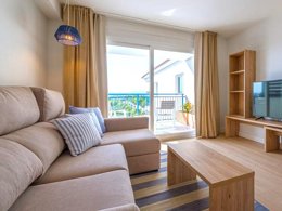 Camping Pas Cher vous présente avec son site Officiel campingpascher.fr, le Camping La Siesta Salou Resort & Camping, situé sur la commune de Salou dans le département Tarragone (Catalogne) en Espagne. Le camping La Siesta Salou Resort & Camping vous propose un hébergement de type appartement. L'établissement vous propose 3 autres types d'hébergements. Découvrez tous nos séjours à petits prix dans la commune et aux alentours de Salou du département : Tarragone (Catalogne). Les Avis clients pour le Camping La Siesta Salou Resort & Camping sont excellents avec une note moyenne de 9 sur 10. Parc aquatique, Piscine couverte, Piscine extérieure, Animation ados, Animation enfants, Animations familiales, Club enfants, Aire de jeux enfants, Court de tennis, Parcours sportif, Ping-pong, Terrain de beach-volley, Terrain multisports, Bar, Restaurant, Épicerie,... En savoir plus : cliquez-ICI.