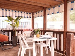 Camping Pas Cher vous présente avec son site Officiel campingpascher.fr, le Camping Slow Village Pornic classé 4 étoiles, situé sur la commune de La Plaine Sur Mer dans le département Loire-atlantique (Pays De La Loire) en France. Le camping Slow Village Pornic, vous présente un hébergement de type mobil-home de 40 m². Le camping Slow Village Pornic vous propose du vendredi 03 avril au vendredi 10 avril 2026 pour 7 nuits à 833€. Cette location propose 122 dates différentes pour réserver votre séjour. Découvrez également les 12 autres gammes d'hébergements du camping. Les Avis clients pour le Camping Slow Village Pornic sont excellents avec une note moyenne de 8 sur 10. Piscine extérieure, Animations familiales, Aire de jeux enfants, Court de tennis, Pétanque, Terrain multisports, Boulangerie, Restaurant, Épicerie,... En savoir plus : cliquez-ICI.