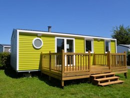 Camping Pas Cher vous présente avec son site Officiel campingpascher.fr, le Camping Du Lac Terre D'Auge classé 4 étoiles, situé sur la commune de Pont L'eveque dans le département Calvados (Basse Normandie) en France. Le camping Du Lac Terre D'Auge, vous présente un hébergement de type mobil-home de 32 m² et télévision. Le camping Du Lac Terre D'Auge vous propose du lundi 06 avril au lundi 13 avril 2026 pour 7 nuits à 374€. Cette location propose 155 dates différentes pour réserver votre séjour. Découvrez également les 10 autres gammes d'hébergements du camping. Aire de jeux enfants, Pétanque, Épicerie,... En savoir plus : cliquez-ICI.