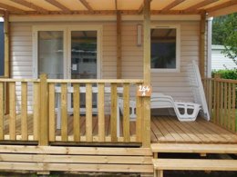 Camping Pas Cher vous présente avec son site Officiel campingpascher.fr, le Camping Du Lac Terre D'Auge classé 4 étoiles, situé sur la commune de Pont L'eveque dans le département Calvados (Basse Normandie) en France. Le camping Du Lac Terre D'Auge, vous présente un hébergement de type mobil-home de 18 m² et télévision. Le camping Du Lac Terre D'Auge vous propose du dimanche 20 septembre au dimanche 27 septembre 2026 pour 7 nuits à 288€. Cette location propose 143 dates différentes pour réserver votre séjour. Découvrez également les 10 autres gammes d'hébergements du camping. Aire de jeux enfants, Pétanque, Épicerie,... En savoir plus : cliquez-ICI.