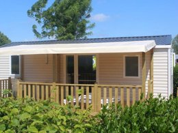 Camping Pas Cher vous présente avec son site Officiel campingpascher.fr, le Camping Du Lac Terre D'Auge classé 4 étoiles, situé sur la commune de Pont L'eveque dans le département Calvados (Basse Normandie) en France. Le camping Du Lac Terre D'Auge, vous présente un hébergement de type mobil-home de 25 m² et télévision. Le camping Du Lac Terre D'Auge vous propose du vendredi 02 octobre au vendredi 09 octobre 2026 pour 7 nuits à 358€. Cette location propose 152 dates différentes pour réserver votre séjour. Découvrez également les 10 autres gammes d'hébergements du camping. Aire de jeux enfants, Pétanque, Épicerie,... En savoir plus : cliquez-ICI.