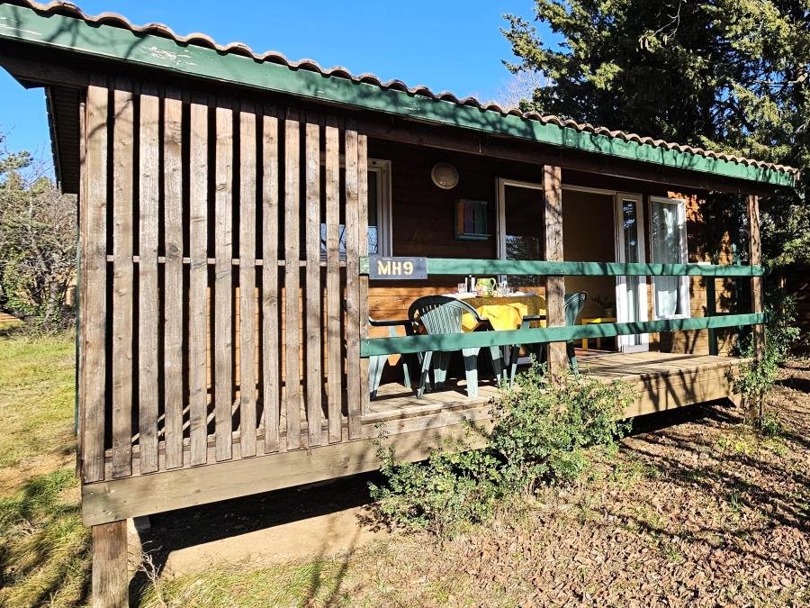 Camping Pas Cher vous présente avec son site Officiel campingpascher.fr, le Camping Verdon Les Grands Domaines classé 3 étoiles, situé sur la commune de Saint Laurent Du Verdon dans le département Alpes-de-haute-provence (Provence Alpes Côte D'azur) en France. Le camping Verdon Les Grands Domaines, vous présente un hébergement de type chalet de 27 m² avec climatisation. Le camping Verdon Les Grands Domaines vous proposeun séjour PAS CHER avec une REMISEdu mercredi 16 septembre au mercredi 23 septembre 2026, en promotion à -32% pour 7 nuits à 299 € au lieu de 439,71 € soit une Économie de 140,71 €. Cette location propose 30 dates différentes pour réserver votre séjour. Découvrez également les 15 autres gammes d'hébergements du camping. Les Avis clients pour le Camping Verdon Les Grands Domaines sont excellents avec une note moyenne de 10 sur 10. Piscine extérieure, Club ados, Club enfants, Canoë-kayak, Paddle, Pétanque, Terrain de volley-ball, Tir à l’arc, Bar, Restaurant,... En savoir plus : cliquez-ICI.