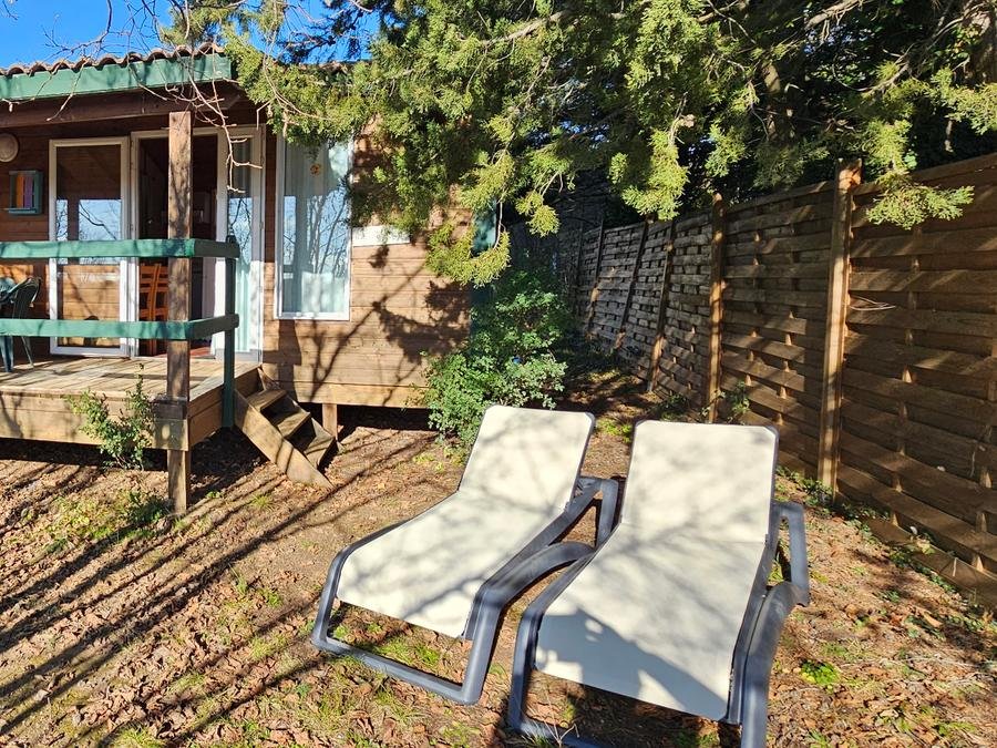 Camping Pas Cher vous présente avec son site Officiel campingpascher.fr, le Camping Verdon Les Grands Domaines classé 3 étoiles, situé sur la commune de Saint Laurent Du Verdon dans le département Alpes-de-haute-provence (Provence Alpes Côte D'azur) en France. Le camping Verdon Les Grands Domaines, vous présente un hébergement de type chalet de 27 m². Le camping Verdon Les Grands Domaines vous proposeun séjour PAS CHER avec une REMISEdu sam. 19 septembre au sam. 26 septembre 2026, en promotion à -31% pour 7 nuits à 226,69 € au lieu de 330,64 € soit une Économie de 103,95 €. Cette location propose 15 dates différentes pour réserver votre séjour. Découvrez également les 15 autres gammes d'hébergements du camping. Les Avis clients pour le Camping Verdon Les Grands Domaines sont excellents avec une note moyenne de 10 sur 10. Piscine extérieure, Club ados, Club enfants, Aire de jeux enfants, Baby-foot, Canoë-kayak, Centre équestre, Escalade, Paddle, Ping-pong, Piscine, Pétanque, Randonnée, Terrain de volley-ball, Tir à l’arc, Trampoline, Bar, Restaurant,... En savoir plus : cliquez-ICI.