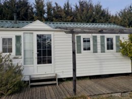 Camping Pas Cher vous présente avec son site Officiel campingpascher.fr, le Camping Verdon Les Grands Domaines classé 3 étoiles, situé sur la commune de Saint Laurent Du Verdon dans le département Alpes-de-haute-provence (Provence Alpes Côte D'azur) en France. Le camping Verdon Les Grands Domaines, vous présente un hébergement de type mobil-home de 27 m². Le camping Verdon Les Grands Domaines vous propose du sam. 25 avril au sam. 02 mai 2026 pour 7 nuits à 196€. Cette location propose 94 dates différentes pour réserver votre séjour. Découvrez également les 14 autres gammes d'hébergements du camping. Les Avis clients pour le Camping Verdon Les Grands Domaines sont excellents avec une note moyenne de 10 sur 10. Piscine extérieure, Club ados, Club enfants, Canoë-kayak, Paddle, Pétanque, Terrain de volley-ball, Tir à l’arc, Bar, Restaurant,... En savoir plus : cliquez-ICI.