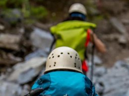 Camping Pas Cher vous présente avec son site Officiel campingpascher.fr, le Camping Verdon Les Grands Domaines classé 3 étoiles, situé sur la commune de Saint Laurent Du Verdon dans le département Alpes-de-haute-provence (Provence Alpes Côte D'azur) en France. Le camping Verdon Les Grands Domaines, vous présente un hébergement de type mobil-home de 27 m² avec climatisation. Le camping Verdon Les Grands Domaines vous propose du sam. 25 avril au sam. 02 mai 2026 pour 7 nuits à 219€. Cette location propose 94 dates différentes pour réserver votre séjour. Découvrez également les 14 autres gammes d'hébergements du camping. Les Avis clients pour le Camping Verdon Les Grands Domaines sont excellents avec une note moyenne de 10 sur 10. Piscine extérieure, Club ados, Club enfants, Canoë-kayak, Paddle, Pétanque, Terrain de volley-ball, Tir à l’arc, Bar, Restaurant,... En savoir plus : cliquez-ICI.