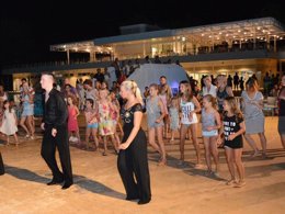 Camping Pas Cher vous présente avec son site Officiel campingpascher.fr, le Camping Cikat classé 4 étoiles, situé sur la commune de Mali Losinj dans le département Istrie (Istrie) en Croatie. Le camping Cikat, vous présente un hébergement de type tente en toile et bois de 19 m² pour 5 personnes. Le camping Cikat vous propose du sam. 18 avril au sam. 25 avril 2026, en promotion à -15% pour 7 nuits à 293,63 € au lieu de 345,45 € soit une Économie de 51,82 €. Cette location propose 95 dates différentes pour réserver votre séjour. Découvrez également les 2 autres gammes d'hébergements du camping. Les Avis clients pour le Camping Cikat sont excellents avec une note moyenne de 8 sur 10. Mer, Piscine extérieure, Animations familiales, Aire de jeux enfants, Ping-pong, Terrain de beach-volley, Bar, Restaurant, Épicerie,... En savoir plus : cliquez-ICI.