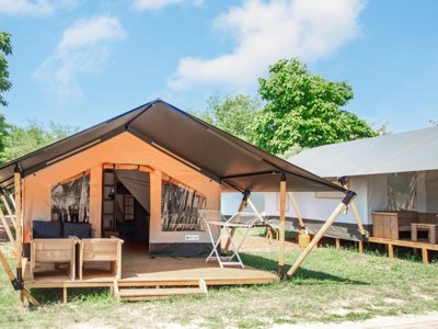 Cliquez pour découvrir toutes les photos de l'HÉBERGEMENT ! tente en toile et bois - Valamar Baska photo 10