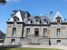 Camping Pas Cher vous présente avec son site Officiel campingpascher.fr, le Camping Manoir Le Castel Et Beaumaris - Saint-Malo, situé sur la commune de Saint Malo dans le département Ille-et-vilaine (Bretagne) en France. Le camping Manoir Le Castel Et Beaumaris - Saint-Malo, vous présente un hébergement de type appartement. Le camping Manoir Le Castel Et Beaumaris - Saint-Malo vous propose du lundi 09 mars au lundi 16 mars 2026 pour 7 nuits à 365€. Cette location propose 269 dates différentes pour réserver votre séjour. Découvrez également les 7 autres gammes d'hébergements du camping. Les Avis clients pour le Camping Manoir Le Castel Et Beaumaris - Saint-Malo sont excellents avec une note moyenne de 9 sur 10. Restaurant,... En savoir plus : cliquez-ICI.