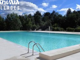 Camping Pas Cher vous présente avec son site Officiel campingpascher.fr, le Camping Ushuaïa Villages Provence-Ventoux, situé sur la commune de Sault dans le département Vaucluse (Provence Alpes Côte D'azur) en France. Le camping Ushuaïa Villages Provence-Ventoux vous propose un hébergement de type tente de 20 m² pour 1 personne. L'établissement vous propose 3 autres types d'hébergements. Découvrez tous nos séjours à petits prix dans la commune et aux alentours de Sault du département : Vaucluse (Provence Alpes Côte D'azur). Piscine extérieure, Aire de jeux enfants, Ping-pong, Pétanque, Bar, Restaurant, Épicerie,... En savoir plus : cliquez-ICI.