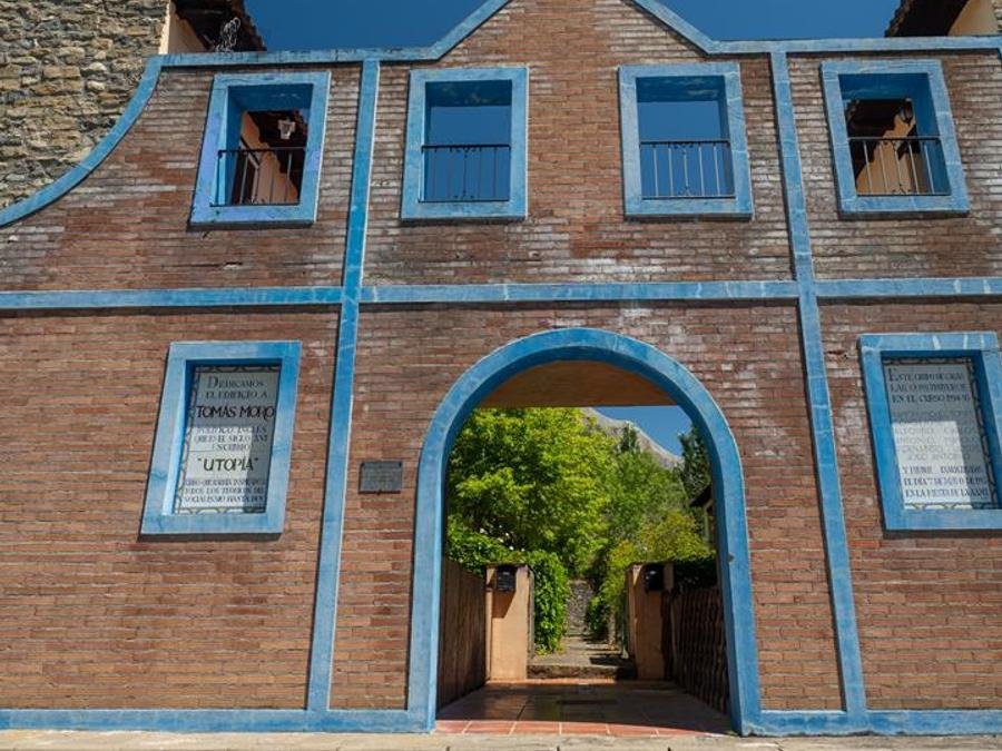 Camping Pas Cher vous présente avec son site Officiel campingpascher.fr, le Camping Morillo De Tou - Pueblo Recuperado - Centro De Vacaciones classé 3 étoiles, situé sur la commune de Morillo De Tou dans le département Huesca (Aragon) en Espagne. Le camping Morillo De Tou - Pueblo Recuperado - Centro De Vacaciones vous propose un hébergement de type villa de 80 m² (télévision). L'établissement vous propose 5 autres types d'hébergements. Découvrez tous nos séjours à petits prix dans la commune et aux alentours de Morillo De Tou du département : Huesca (Aragon). LacRivière, Piscine extérieure, Aire de jeux enfants, Restaurant, Snack/Bar,... En savoir plus : cliquez-ICI.