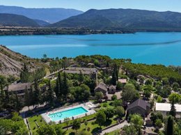 Camping Pas Cher vous présente avec son site Officiel campingpascher.fr, le Camping Morillo De Tou - Pueblo Recuperado - Centro De Vacaciones classé 3 étoiles, situé sur la commune de Morillo De Tou dans le département Huesca (Aragon) en Espagne. Le camping Morillo De Tou - Pueblo Recuperado - Centro De Vacaciones vous propose un hébergement de type villa de 80 m² (télévision). L'établissement vous propose 5 autres types d'hébergements. Découvrez tous nos séjours à petits prix dans la commune et aux alentours de Morillo De Tou du département : Huesca (Aragon). LacRivière, Piscine extérieure, Aire de jeux enfants, Restaurant, Snack/Bar,... En savoir plus : cliquez-ICI.