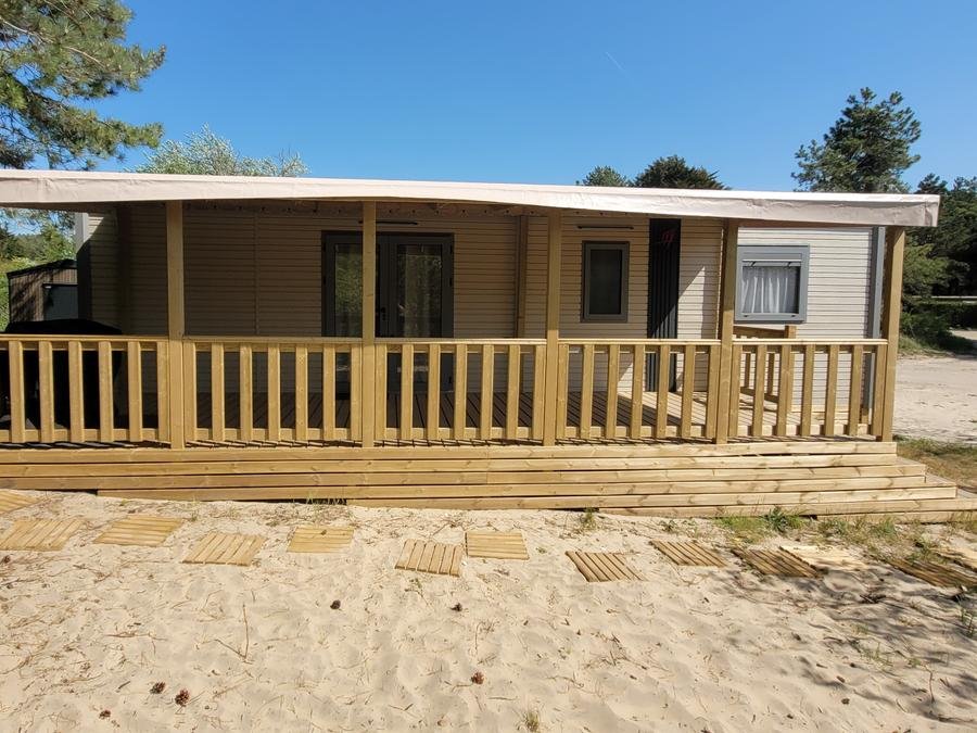 Camping Pas Cher vous présente avec son site Officiel campingpascher.fr, le Camping Nature Et Vacances Cristal D'Opale classé 2 étoiles, situé sur la commune de Camiers dans le département Pas-de-calais (Nord Pas De Calais) en France. Le camping Nature Et Vacances Cristal D'Opale, vous présente un hébergement de type mobil-home. Le camping Nature Et Vacances Cristal D'Opale vous propose du vendredi 03 juillet au vendredi 10 juillet 2026 pour 7 nuits à 795€. Cette location propose 23 dates différentes pour réserver votre séjour. Découvrez également les 12 autres gammes d'hébergements du camping. Les Avis clients pour le Camping Nature Et Vacances Cristal D'Opale sont excellents avec une note moyenne de 8 sur 10. Animations familiales, Pétanque, Randonnée, Sports nautiques, Bar,... En savoir plus : cliquez-ICI.