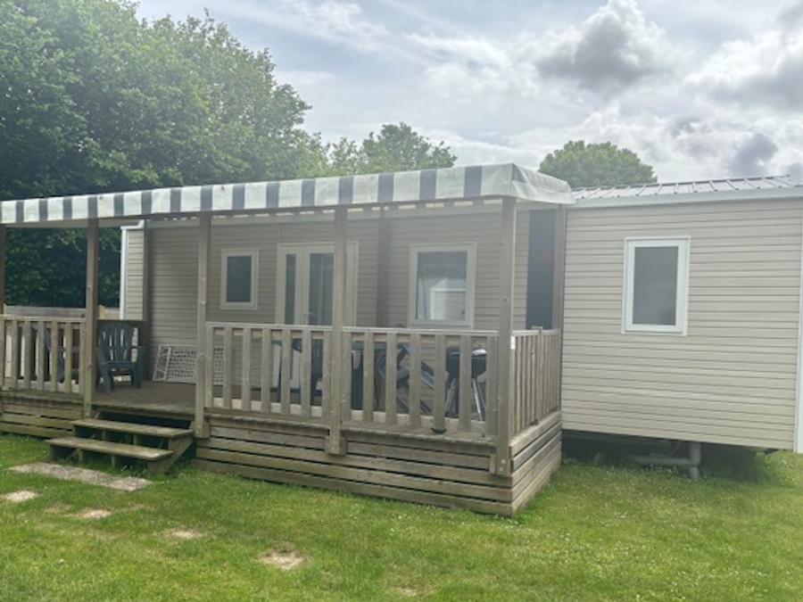 Camping Pas Cher vous présente avec son site Officiel campingpascher.fr, le Camping Ushuaïa Villages Domaine Du Blanc Pignon classé 2 étoiles, situé sur la commune de La Calotterie dans le département Pas-de-calais (Nord Pas De Calais) en France. Le camping Ushuaïa Villages Domaine Du Blanc Pignon, vous présente un hébergement de type lodge. Le camping Ushuaïa Villages Domaine Du Blanc Pignon vous propose du vendredi 05 juin au vendredi 12 juin 2026 avec une PROMO de DERNIÈRE MINUTE, en promotion à -15% pour 7 nuits à 330,65 € au lieu de 389,0 € soit une Économie de 58,35 €. Cette location propose 54 dates différentes pour réserver votre séjour. Découvrez également les 6 autres gammes d'hébergements du camping. Les Avis clients pour le Camping Ushuaïa Villages Domaine Du Blanc Pignon sont excellents avec une note moyenne de 8 sur 10. Piscine chauffée, Piscine extérieure, Animation enfants, Animations familiales, Aire de jeux enfants, Pétanque, Boulangerie, Dépôt de pain, Supermarché, Épicerie,... En savoir plus : cliquez-ICI.
