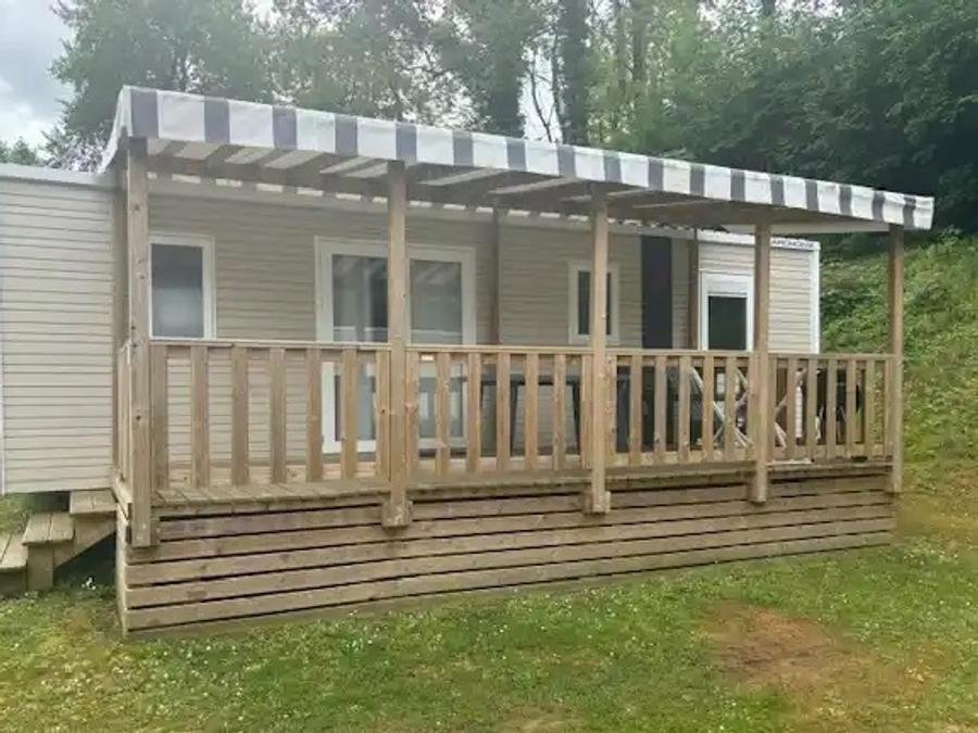 Camping Pas Cher vous présente avec son site Officiel campingpascher.fr, le Camping Ushuaïa Villages Domaine Du Blanc Pignon classé 2 étoiles, situé sur la commune de La Calotterie dans le département Pas-de-calais (Nord Pas De Calais) en France. Le camping Ushuaïa Villages Domaine Du Blanc Pignon, vous présente un hébergement de type lodge et télévision. Le camping Ushuaïa Villages Domaine Du Blanc Pignon vous propose du sam. 06 juin au sam. 13 juin 2026, en promotion à -15% pour 7 nuits à 415,65 € au lieu de 489,0 € soit une Économie de 73,35 €. Cette location propose 58 dates différentes pour réserver votre séjour. Découvrez également les 6 autres gammes d'hébergements du camping. Les Avis clients pour le Camping Ushuaïa Villages Domaine Du Blanc Pignon sont excellents avec une note moyenne de 8 sur 10. Piscine chauffée, Piscine extérieure, Animation enfants, Animations familiales, Aire de jeux enfants, Pétanque, Boulangerie, Dépôt de pain, Supermarché, Épicerie,... En savoir plus : cliquez-ICI.