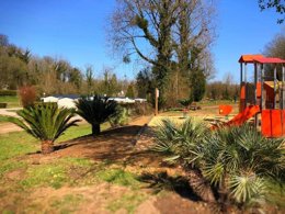 Camping Pas Cher vous présente avec son site Officiel campingpascher.fr, le Camping Ushuaïa Villages Domaine Du Blanc Pignon classé 2 étoiles, situé sur la commune de La Calotterie dans le département Pas-de-calais (Nord Pas De Calais) en France. Le camping Ushuaïa Villages Domaine Du Blanc Pignon, vous présente un hébergement de type lodge. Le camping Ushuaïa Villages Domaine Du Blanc Pignon vous propose du sam. 25 avril au sam. 02 mai 2026 pour 7 nuits à 269€. Cette location propose 111 dates différentes pour réserver votre séjour. Découvrez également les 5 autres gammes d'hébergements du camping. Les Avis clients pour le Camping Ushuaïa Villages Domaine Du Blanc Pignon sont excellents avec une note moyenne de 8 sur 10. Piscine chauffée, Piscine extérieure, Animation enfants, Animations familiales, Aire de jeux enfants, Pétanque, Boulangerie, Dépôt de pain, Supermarché, Épicerie,... En savoir plus : cliquez-ICI.