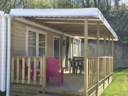 Camping Pas Cher vous présente avec son site Officiel campingpascher.fr, le Camping Ushuaïa Villages Domaine Du Blanc Pignon classé 2 étoiles, situé sur la commune de La Calotterie dans le département Pas-de-calais (Nord Pas De Calais) en France. Le camping Ushuaïa Villages Domaine Du Blanc Pignon, vous présente un hébergement de type lodge. Le camping Ushuaïa Villages Domaine Du Blanc Pignon vous propose du sam. 25 avril au sam. 02 mai 2026 pour 7 nuits à 269€. Cette location propose 111 dates différentes pour réserver votre séjour. Découvrez également les 5 autres gammes d'hébergements du camping. Les Avis clients pour le Camping Ushuaïa Villages Domaine Du Blanc Pignon sont excellents avec une note moyenne de 8 sur 10. Piscine chauffée, Piscine extérieure, Animation enfants, Animations familiales, Aire de jeux enfants, Pétanque, Boulangerie, Dépôt de pain, Supermarché, Épicerie,... En savoir plus : cliquez-ICI.