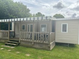 Camping Pas Cher vous présente avec son site Officiel campingpascher.fr, le Camping Ushuaïa Villages Domaine Du Blanc Pignon classé 2 étoiles, situé sur la commune de La Calotterie dans le département Pas-de-calais (Nord Pas De Calais) en France. Le camping Ushuaïa Villages Domaine Du Blanc Pignon, vous présente un hébergement de type lodge. Le camping Ushuaïa Villages Domaine Du Blanc Pignon vous propose du sam. 25 avril au sam. 02 mai 2026 pour 7 nuits à 299€. Cette location propose 111 dates différentes pour réserver votre séjour. Découvrez également les 5 autres gammes d'hébergements du camping. Les Avis clients pour le Camping Ushuaïa Villages Domaine Du Blanc Pignon sont excellents avec une note moyenne de 8 sur 10. Piscine chauffée, Piscine extérieure, Animation enfants, Animations familiales, Aire de jeux enfants, Pétanque, Boulangerie, Dépôt de pain, Supermarché, Épicerie,... En savoir plus : cliquez-ICI.