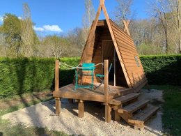Camping Pas Cher vous présente avec son site Officiel campingpascher.fr, le Camping Maeva Escapades Bel-Air classé 4 étoiles, situé sur la commune de Sadirac dans le département Gironde (Aquitaine) en France. Le camping Maeva Escapades Bel-Air, vous présente un hébergement de type maison de campagne de 70 m² avec climatisation et télévision. Le camping Maeva Escapades Bel-Air vous propose du vendredi 18 septembre au vendredi 25 septembre 2026 pour 7 nuits à 689€. Cette location propose 242 dates différentes pour réserver votre séjour. Découvrez également les 20 autres gammes d'hébergements du camping. Les Avis clients pour le Camping Maeva Escapades Bel-Air sont excellents avec une note moyenne de 9 sur 10. Piscine extérieure, Animations familiales, Aire de jeux enfants, Pétanque, Dépôt de pain, Snack/Bar,... En savoir plus : cliquez-ICI.