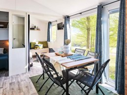 Camping Pas Cher vous présente avec son site Officiel campingpascher.fr, le Camping Maeva Escapades Bel-Air classé 4 étoiles, situé sur la commune de Sadirac dans le département Gironde (Aquitaine) en France. Le camping Maeva Escapades Bel-Air, vous présente un hébergement de type mobil-home de 33 m² avec climatisation et télévision. Le camping Maeva Escapades Bel-Air vous propose du vendredi 18 septembre au vendredi 25 septembre 2026 pour 7 nuits à 819€. Cette location propose 251 dates différentes pour réserver votre séjour. Découvrez également les 20 autres gammes d'hébergements du camping. Les Avis clients pour le Camping Maeva Escapades Bel-Air sont excellents avec une note moyenne de 9 sur 10. Piscine extérieure, Animations familiales, Aire de jeux enfants, Pétanque, Dépôt de pain, Snack/Bar,... En savoir plus : cliquez-ICI.