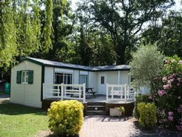 Camping Pas Cher vous présente avec son site Officiel campingpascher.fr, le Camping Maeva Escapades Bel-Air classé 4 étoiles, situé sur la commune de Sadirac dans le département Gironde (Aquitaine) en France. Le camping Maeva Escapades Bel-Air, vous présente un hébergement de type maison de campagne de 70 m² avec climatisation et télévision. Le camping Maeva Escapades Bel-Air vous propose du vendredi 18 septembre au vendredi 25 septembre 2026 pour 7 nuits à 689€. Cette location propose 242 dates différentes pour réserver votre séjour. Découvrez également les 20 autres gammes d'hébergements du camping. Les Avis clients pour le Camping Maeva Escapades Bel-Air sont excellents avec une note moyenne de 9 sur 10. Piscine extérieure, Animations familiales, Aire de jeux enfants, Pétanque, Dépôt de pain, Snack/Bar,... En savoir plus : cliquez-ICI.