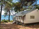 Camping Pas Cher vous présente avec son site Officiel campingpascher.fr, le Camping Koversada Park Resort classé 4 étoiles, situé sur la commune de Vrsar dans le département Istrie (Istrie) en Croatie. Le camping Koversada Park Resort, vous présente un hébergement de type tente en toile et bois. Le camping Koversada Park Resort vous propose du lundi 20 avril au lundi 27 avril 2026, en promotion à -15% pour 7 nuits à 287,38 € au lieu de 338,1 € soit une Économie de 50,72 €. Cette location propose 111 dates différentes pour réserver votre séjour. Découvrez également les 1 autres gammes d'hébergements du camping.... En savoir plus : cliquez-ICI.