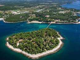 Camping Pas Cher vous présente avec son site Officiel campingpascher.fr, le Établissement Koversada Park Resort, situé sur la commune de Vrsar dans le département Istrie (Istrie) en Croatie. L'établissement Koversada Park Resort vous propose un hébergement de type caravane. L'établissement vous propose 2 autres types d'hébergements. Découvrez tous nos séjours à petits prix dans la commune et aux alentours de Vrsar du département : Istrie (Istrie).... En savoir plus : cliquez-ICI.