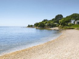 Camping Pas Cher vous présente avec son site Officiel campingpascher.fr, le Camping Naturist Solaris classé 3 étoiles, situé sur la commune de Tar dans le département Istrie (Istrie) en Croatie. Le camping Naturist Solaris, vous présente un hébergement de type tente en toile et bois de 19 m² pour 5 personnes. Le camping Naturist Solaris vous propose du sam. 18 avril au sam. 25 avril 2026, en promotion à -15% pour 7 nuits à 212,41 € au lieu de 249,9 € soit une Économie de 37,49 €. Cette location propose 111 dates différentes pour réserver votre séjour. Découvrez également les 2 autres gammes d'hébergements du camping. Piscine extérieure, Pédalo, Terrain multisports, Dépôt de pain, Restaurant grill, Snack/Bar, Supermarché,... En savoir plus : cliquez-ICI.