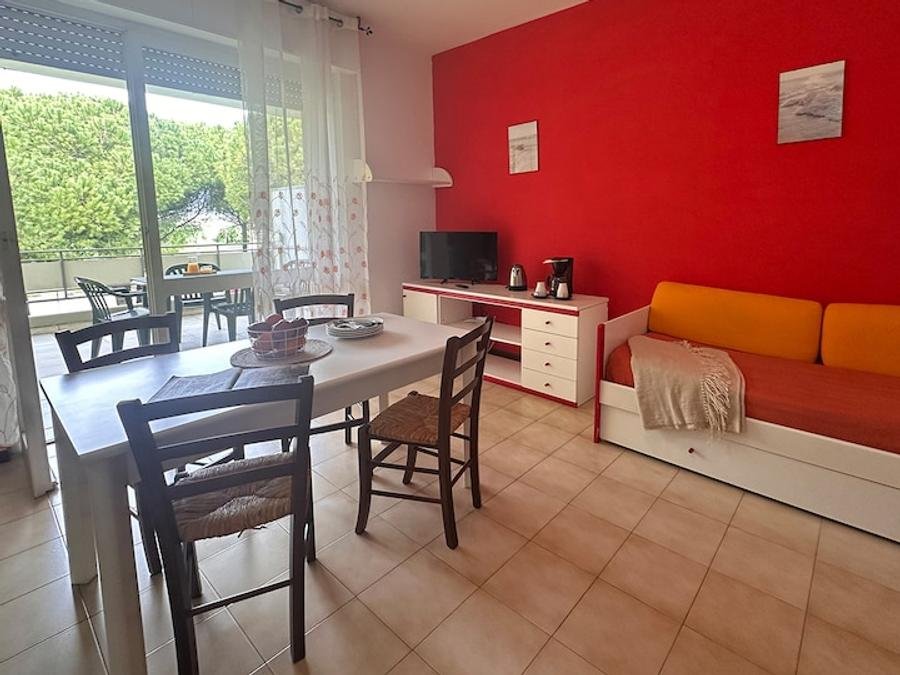 Camping Pas Cher vous présente avec son site Officiel campingpascher.fr, la Résidence Pierre & Vacances Hôtel Luni Mare classé 3 étoiles, située sur la commune de Luni dans le département La Spezia (Ligurie) en Italie. La résidence Pierre & Vacances Hôtel Luni Mare, vous présente un hébergement de type appartement de 45 m² avec climatisation et télévision. La résidence Pierre & Vacances Hôtel Luni Mare vous propose du sam. 14 novembre au sam. 21 novembre 2026 pour 7 nuits à 507€. Cette location propose 264 dates différentes pour réserver votre séjour. Découvrez également les 3 autres gammes d'hébergements de la résidence. Piscine extérieure, Aire de jeux enfants, Centre équestre, Court de tennis, Location de bateaux, Paddle, Ping-pong, Salle de fitness, Terrain de football, Terrain multisports, Bar, Restaurant, Snack/Bar,... En savoir plus : cliquez-ICI.