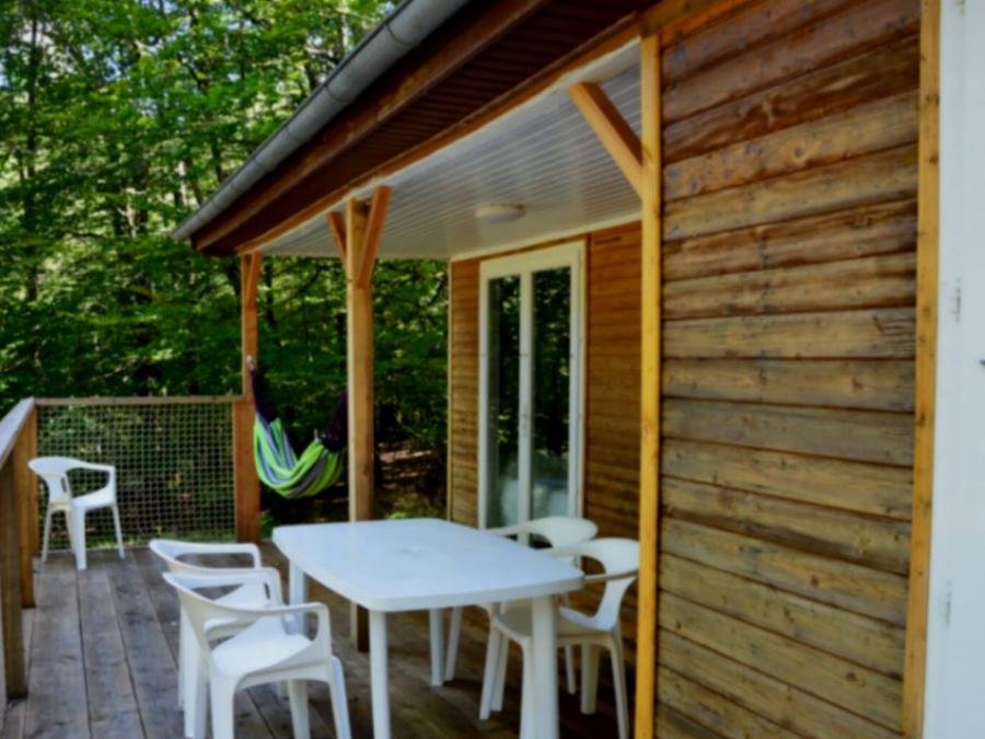 Camping Pas Cher vous présente avec son site Officiel campingpascher.fr, le Camping Domaine Des Etangs De Taysse classé 3 étoiles, situé sur la commune de Espagnac dans le département Corrèze (Limousin) en France. Le camping Domaine Des Etangs De Taysse vous propose un hébergement de type chalet de 48 m² pour 1 personne (télévision). L'établissement vous propose 5 autres types d'hébergements. Découvrez tous nos séjours à petits prix dans la commune et aux alentours de Espagnac du département : Corrèze (Limousin). Étang, Baby-foot, Canoë-kayak, Cyclisme, Ping-pong, Pétanque, Randonnée, Salle de fitness, Terrain multisports, Tir à l’arc, Bar, Dépôt de pain, Restaurant, Supermarché,... En savoir plus : cliquez-ICI.