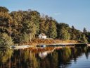 Camping Pas Cher vous présente avec son site Officiel campingpascher.fr, le Camping Domaine Des Etangs De Taysse classé 3 étoiles, situé sur la commune de Espagnac dans le département Corrèze (Limousin) en France. Le camping Domaine Des Etangs De Taysse vous propose un hébergement de type chalet de 48 m² pour 1 personne (télévision). L'établissement vous propose 5 autres types d'hébergements. Découvrez tous nos séjours à petits prix dans la commune et aux alentours de Espagnac du département : Corrèze (Limousin). Étang, Baby-foot, Canoë-kayak, Cyclisme, Ping-pong, Pétanque, Randonnée, Salle de fitness, Terrain multisports, Tir à l’arc, Bar, Dépôt de pain, Restaurant, Supermarché,... En savoir plus : cliquez-ICI.