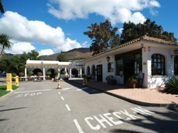 Camping Pas Cher vous présente avec son site Officiel campingpascher.fr, le Camping Valdevaqueros classé 3 étoiles, situé sur la commune de Tarifa dans le département Cadix (Andalousie) en Espagne. Le camping Valdevaqueros vous propose un hébergement de type tente en toile et bois de 12 m². L'établissement vous propose 7 autres types d'hébergements. Découvrez tous nos séjours à petits prix dans la commune et aux alentours de Tarifa du département : Cadix (Andalousie). Mer, Piscine extérieure, Planche à voile, kiteSurf, Bar, Restaurant, Épicerie,... En savoir plus : cliquez-ICI.