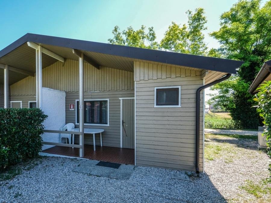 Camping Pas Cher vous présente avec son site Officiel campingpascher.fr, le Camping Iris Park classé 2 étoiles, situé sur la commune de Moniga Del Garda dans le département Brescia (Lombardie) en Italie. Le camping Iris Park vous propose un hébergement de type mobil-home de 33 m² pour 1 personne avec climatisation. L'établissement vous propose 4 autres types d'hébergements. Découvrez tous nos séjours à petits prix dans la commune et aux alentours de Moniga Del Garda du département : Brescia (Lombardie). Les Avis clients pour le Camping Iris Park sont de 7 sur 10. Piscine extérieure, Animations familiales, Club enfants, Aire de jeux enfants, Cyclisme, Ping-pong, Randonnée, Salle de jeux vidéo, Sports nautiques, Terrain de football, Pizzeria, Snack/Bar, Station-service, Supermarché,... En savoir plus : cliquez-ICI.