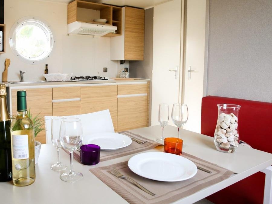 Camping Pas Cher vous présente avec son site Officiel campingpascher.fr, le Camping 3 Estrellas classé 3 étoiles, situé sur la commune de Xilxes dans le département Castellón (Valencia) en Espagne. Le camping 3 Estrellas vous propose un hébergement de type mobil-home avec climatisation (télévision). L'établissement vous propose 2 autres types d'hébergements. Découvrez tous nos séjours à petits prix dans la commune et aux alentours de Xilxes du département : Castellón (Valencia). Les Avis clients pour le Camping 3 Estrellas sont de 7 sur 10. Piscine extérieure, Animations familiales, Club enfants, Aire de jeux enfants, Centre équestre, Cyclisme, Ping-pong, Plongée, Pétanque, Randonnée, Surf, Brasserie, Dépôt de pain,... En savoir plus : cliquez-ICI.