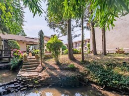 Camping Pas Cher vous présente avec son site Officiel campingpascher.fr, le Camping Hôtel & Le Moulin De La Brevette classé 3 étoiles, situé sur la commune de Arbigny dans le département Ain (Rhône Alpes) en France. Le camping Hôtel & Le Moulin De La Brevette, vous présente un hébergement de type mobil-home de 35 m² pour 5 personnes avec climatisation et télévision. Le camping Hôtel & Le Moulin De La Brevette vous propose du lundi 30 mars au lundi 06 avril 2026 pour 7 nuits à 1320€. Cette location propose 1 dates différentes pour réserver votre séjour. Découvrez également les 2 autres gammes d'hébergements du camping. Les Avis clients pour le Camping Hôtel & Le Moulin De La Brevette sont excellents avec une note moyenne de 10 sur 10. Piscine chauffée, Piscine extérieure, Aire de jeux enfants, Baby-foot, Pétanque, Terrain de badminton, Terrain de football, Terrain de volley-ball, Trampoline, Brasserie,... En savoir plus : cliquez-ICI.