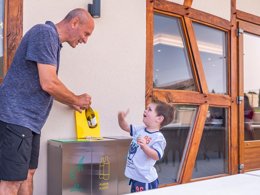 Camping Pas Cher vous présente avec son site Officiel campingpascher.fr, le Camping Hôtel & Le Moulin De La Brevette classé 3 étoiles, situé sur la commune de Arbigny dans le département Ain (Rhône Alpes) en France. Le camping Hôtel & Le Moulin De La Brevette, vous présente un hébergement de type chambre. Le camping Hôtel & Le Moulin De La Brevette vous propose du lundi 30 mars au lundi 06 avril 2026 pour 7 nuits à 175€. Cette location propose 12 dates différentes pour réserver votre séjour. Découvrez également les 3 autres gammes d'hébergements du camping. Les Avis clients pour le Camping Hôtel & Le Moulin De La Brevette sont excellents avec une note moyenne de 10 sur 10. Piscine chauffée, Piscine extérieure, Aire de jeux enfants, Baby-foot, Pétanque, Terrain de badminton, Terrain de football, Terrain de volley-ball, Trampoline, Brasserie,... En savoir plus : cliquez-ICI.