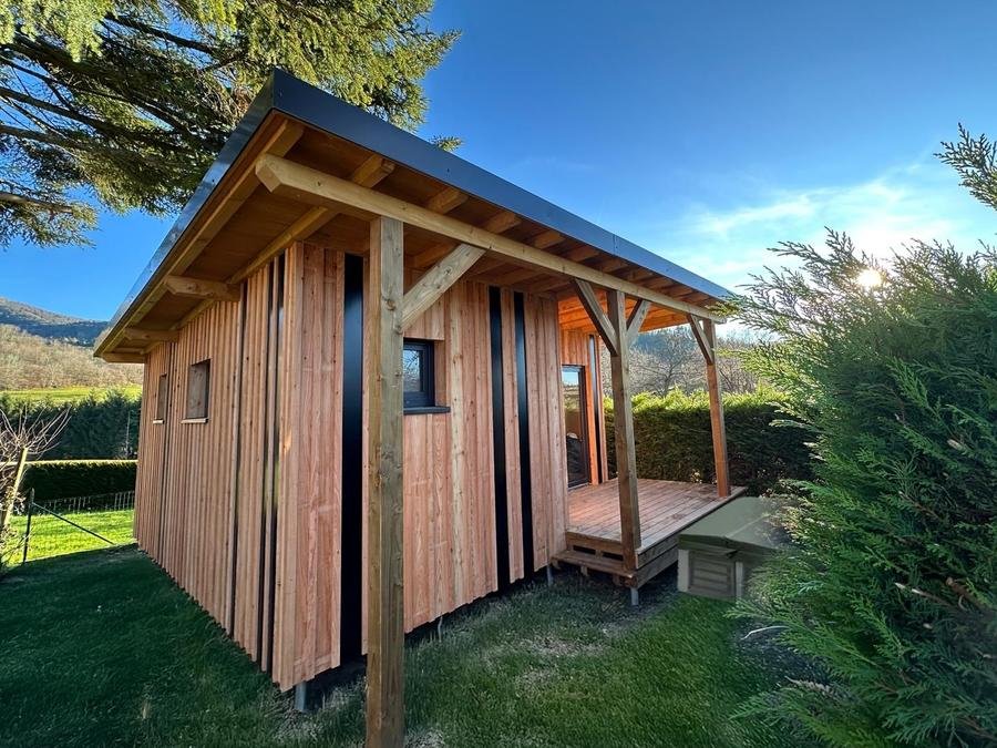 Camping Pas Cher vous présente avec son site Officiel campingpascher.fr, le Camping Natur'camp Alsace classé 3 étoiles, situé sur la commune de Geishouse dans le département Haut-rhin (Alsace) en France. Le camping Natur'camp Alsace vous propose un hébergement de type chalet de 26 m². L'établissement vous propose 3 autres types d'hébergements. Découvrez tous nos séjours à petits prix dans la commune et aux alentours de Geishouse du département : Haut-rhin (Alsace). Aire de jeux enfants, Pétanque, Snack/Bar, Épicerie,... En savoir plus : cliquez-ICI.