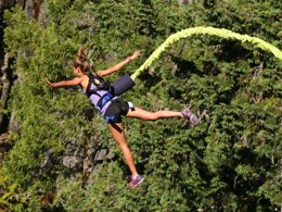 Camping Pas Cher vous présente avec son site Officiel campingpascher.fr, le Village vacances FranceComfort Domaine De Castellane, situé sur la commune de Castellane dans le département Alpes-de-haute-provence (Provence Alpes Côte D'azur) en France. Le village vacances FranceComfort Domaine De Castellane, vous présente un hébergement de type maison de 110 m² et télévision. Le village vacances FranceComfort Domaine De Castellane vous propose du sam. 27 juin au sam. 04 juillet 2026, en promotion à -10% pour 7 nuits à 1124,55 € au lieu de 1249,5 € soit une Économie de 124,95 €. Cette location propose 16 dates différentes pour réserver votre séjour. Découvrez également les 6 autres gammes d'hébergements du village vacances. Piscine chauffée, Piscine extérieure, Aire de jeux enfants, Centre équestre, Cyclisme, Escalade, Pétanque, Randonnée, Terrain multisports, Bar, Plats à emporter, Restaurant,... En savoir plus : cliquez-ICI.