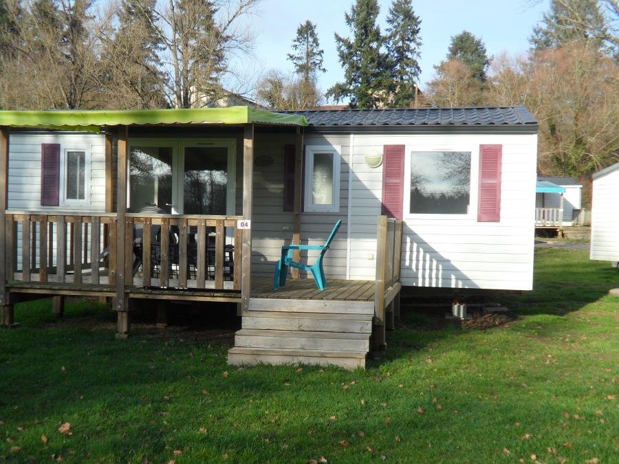 Camping Pas Cher vous présente avec son site Officiel campingpascher.fr, le Camping Le Rivage Civraisien classé 3 étoiles, situé sur la commune de Civray dans le département Vienne (Poitou Charentes) en France. Le camping Le Rivage Civraisien, vous présente un hébergement de type mobil-home de 36 m² pour 6 personnes et télévision. Le camping Le Rivage Civraisien vous propose du vendredi 05 juin au vendredi 12 juin 2026 avec un DÉPART DEMAIN pour 7 nuits à 399€. Cette location propose 64 dates différentes pour réserver votre séjour. Découvrez également les 4 autres gammes d'hébergements du camping. Les Avis clients pour le Camping Le Rivage Civraisien sont excellents avec une note moyenne de 8 sur 10. Rivière, Piscine extérieure, Animation enfants, Animations familiales, Aire de jeux enfants, Canoë-kayak, Cyclisme, Ping-pong, Pétanque, Randonnée, Terrain multisports, Bar, Dépôt de pain, Restaurant, Snack/Bar, Épicerie,... En savoir plus : cliquez-ICI.