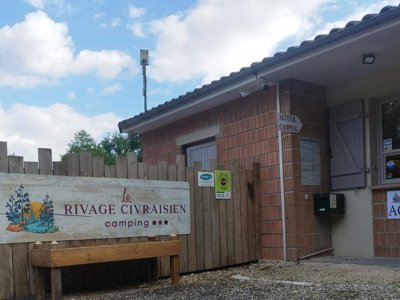 Cliquez pour découvrir toutes les photos de l'ÉTABLISSEMENT ! camping Le Rivage Civraisien photo 2
