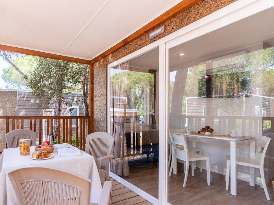 Camping Pas Cher vous présente avec son site Officiel campingpascher.fr, le Camping Club Del Sole Stella Del Mare Family Collection classé 4 étoiles, situé sur la commune de Castiglione Della Pescaia dans le département Grosseto (Toscane) en Italie. Le camping Club Del Sole Stella Del Mare Family Collection, vous présente un hébergement de type mobil-home de 28 m² pour 1 personne avec climatisation et télévision. Le camping Club Del Sole Stella Del Mare Family Collection vous propose du lundi 14 septembre au lundi 21 septembre 2026 pour 7 nuits à 724.5€. Cette location propose 18 dates différentes pour réserver votre séjour. Découvrez également les 5 autres gammes d'hébergements du camping. Mer, Piscine extérieure, Animations familiales, Club enfants, Aire de jeux enfants, Court de tennis, Parcours sportif, Planche à voile, Plongée, Terrain multisports, Bar, Bureau de tabac, Restaurant, Snack/Bar, Supermarché,... En savoir plus : cliquez-ICI.