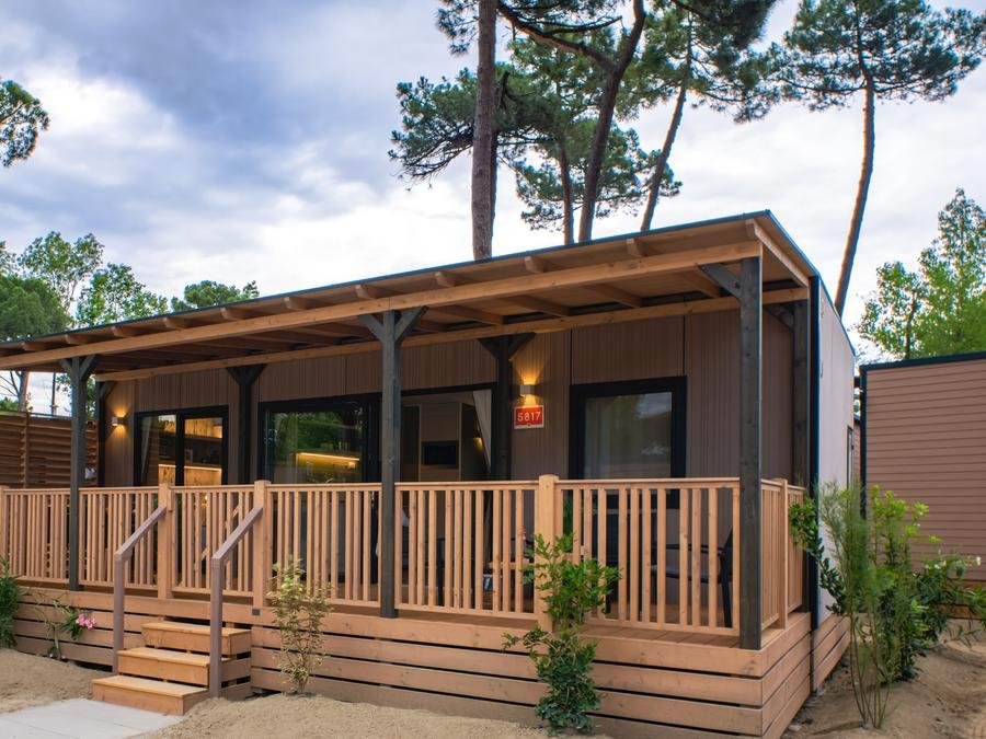 Camping Pas Cher vous présente avec son site Officiel campingpascher.fr, le Camping Club Del Sole Stella Del Mare Family Collection classé 4 étoiles, situé sur la commune de Castiglione Della Pescaia dans le département Grosseto (Toscane) en Italie. Le camping Club Del Sole Stella Del Mare Family Collection, vous présente un hébergement de type mobil-home de 34 m² pour 1 personne avec climatisation et télévision. Le camping Club Del Sole Stella Del Mare Family Collection vous propose du lundi 28 septembre au lundi 05 octobre 2026 pour 7 nuits à 847.5€. Cette location propose 19 dates différentes pour réserver votre séjour. Découvrez également les 5 autres gammes d'hébergements du camping. Mer, Piscine extérieure, Animations familiales, Club enfants, Aire de jeux enfants, Court de tennis, Parcours sportif, Planche à voile, Plongée, Terrain multisports, Bar, Bureau de tabac, Restaurant, Snack/Bar, Supermarché,... En savoir plus : cliquez-ICI.