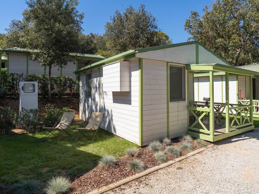 Camping Pas Cher vous présente avec son site Officiel campingpascher.fr, le Camping Club Del Sole Stella Del Mare Family Collection classé 4 étoiles, situé sur la commune de Castiglione Della Pescaia dans le département Grosseto (Toscane) en Italie. Le camping Club Del Sole Stella Del Mare Family Collection, vous présente un hébergement de type mobil-home de 32 m² avec climatisation et télévision. Le camping Club Del Sole Stella Del Mare Family Collection vous propose du sam. 19 septembre au sam. 26 septembre 2026 pour 7 nuits à 740.12€. Cette location propose 33 dates différentes pour réserver votre séjour. Découvrez également les 5 autres gammes d'hébergements du camping. Mer, Piscine extérieure, Animations familiales, Club enfants, Aire de jeux enfants, Court de tennis, Parcours sportif, Planche à voile, Plongée, Terrain multisports, Bar, Bureau de tabac, Restaurant, Snack/Bar, Supermarché,... En savoir plus : cliquez-ICI.