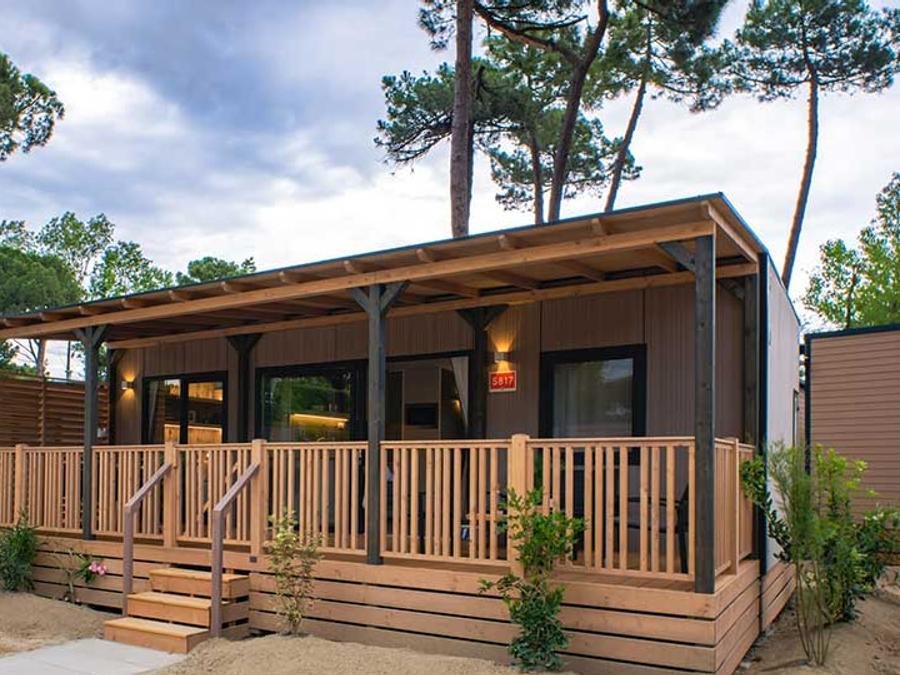 Camping Pas Cher vous présente avec son site Officiel campingpascher.fr, le Camping Caldonazzo Family Collection classé 3 étoiles, situé sur la commune de San Cristoforo dans le département Alessandria (Piémont) en Italie. Le camping Caldonazzo Family Collection vous propose un hébergement de type mobil-home de 34 m² pour 5 personnes avec climatisation (télévision). L'établissement vous propose 6 autres types d'hébergements. Découvrez tous nos séjours à petits prix dans la commune et aux alentours de San Cristoforo du département : Alessandria (Piémont). Piscine extérieure, Animations familiales, Club ados, Club enfants, Aire de jeux enfants, Ping-pong, Pétanque, Terrain de football, Terrain de volley-ball, Bureau de tabac, Dépôt de pain, Plats à emporter, Restaurant, Supermarché,... En savoir plus : cliquez-ICI.