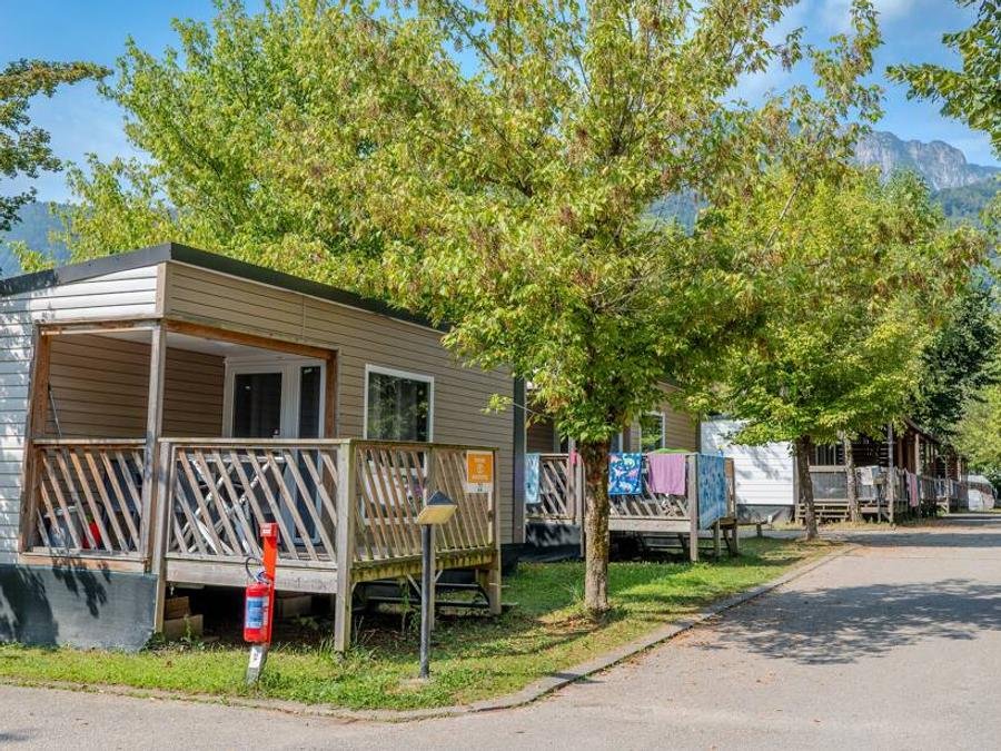 Camping Pas Cher vous présente avec son site Officiel campingpascher.fr, le Camping Caldonazzo Family Collection classé 3 étoiles, situé sur la commune de San Cristoforo dans le département Alessandria (Piémont) en Italie. Le camping Caldonazzo Family Collection, vous présente un hébergement de type bungalow de 24 m² pour 6 personnes avec climatisation. Le camping Caldonazzo Family Collection vous propose du dimanche 07 juin au dimanche 14 juin 2026 avec une PROMO de DERNIÈRE MINUTE, en promotion à -29% pour 7 nuits à 427 € au lieu de 609 € soit une Économie de 182 €. Cette location propose 79 dates différentes pour réserver votre séjour. Découvrez également les 6 autres gammes d'hébergements du camping. Piscine extérieure, Animations familiales, Club ados, Club enfants, Aire de jeux enfants, Ping-pong, Pétanque, Terrain de football, Terrain de volley-ball, Bureau de tabac, Dépôt de pain, Plats à emporter, Restaurant, Supermarché,... En savoir plus : cliquez-ICI.