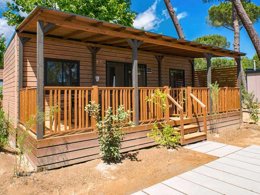 Camping Pas Cher vous présente avec son site Officiel campingpascher.fr, le Camping Caldonazzo Family Collection classé 3 étoiles, situé sur la commune de San Cristoforo dans le département Alessandria (Piémont) en Italie. Le camping Caldonazzo Family Collection, vous présente un hébergement de type mobil-home de 33 m² avec climatisation et télévision. Le camping Caldonazzo Family Collection vous propose du sam. 05 septembre au sam. 12 septembre 2026 pour 7 nuits à 806.65€. Cette location propose 67 dates différentes pour réserver votre séjour. Découvrez également les 6 autres gammes d'hébergements du camping. Piscine extérieure, Animations familiales, Club ados, Club enfants, Aire de jeux enfants, Ping-pong, Pétanque, Terrain de football, Terrain de volley-ball, Bureau de tabac, Dépôt de pain, Plats à emporter, Restaurant, Supermarché,... En savoir plus : cliquez-ICI.