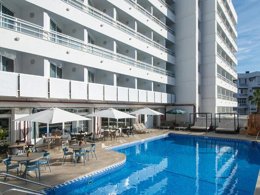 Camping Pas Cher vous présente avec son site Officiel campingpascher.fr, le Établissement Pierre & Vacances Hotel Costa Málaga (Adults Only) classé 4 étoiles, situé sur la commune de Torremolinos dans le département Málaga (Andalousie) en Espagne. L'établissement Pierre & Vacances Hotel Costa Málaga (Adults Only), vous présente un hébergement de type chambre de 18 m² avec climatisation et télévision. L'établissement Pierre & Vacances Hotel Costa Málaga (Adults Only) vous propose du lundi 18 janvier au lundi 25 janvier 2027 pour 7 nuits à 420€. Cette location propose 122 dates différentes pour réserver votre séjour. Découvrez également les 7 autres gammes d'hébergements du hôtel. Piscine extérieure, Baby-foot, Piscine, Salle de fitness, Bar, Restaurant, Snack/Bar,... En savoir plus : cliquez-ICI.